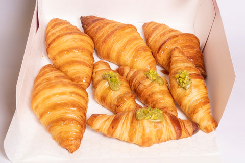 Caja mediana de croissants